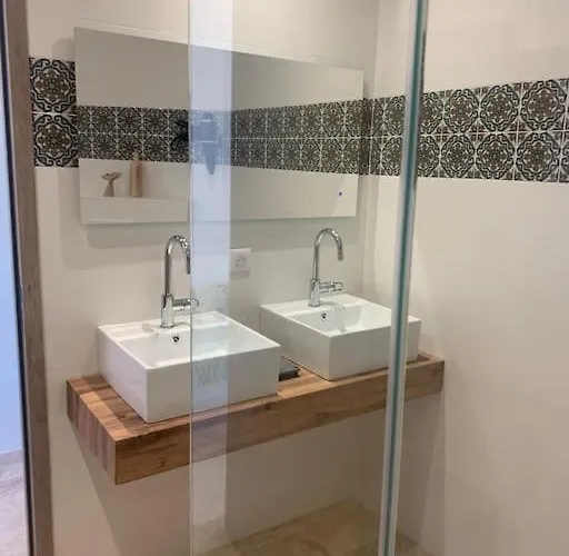 Vue Et Piscine Privee *