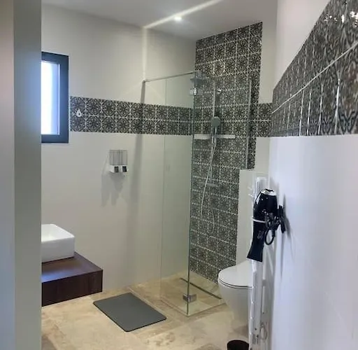 Vue Et Piscine Privee