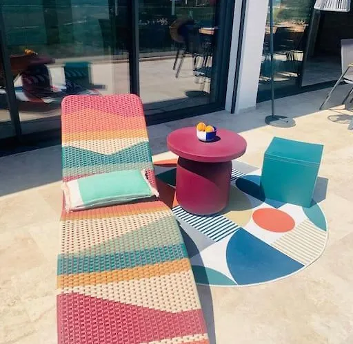 Vue Et Piscine Privee