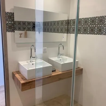Vue Et Piscine Privee *
