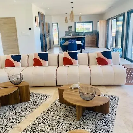 Vue Et Piscine Privee