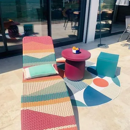 Vue Et Piscine Privee