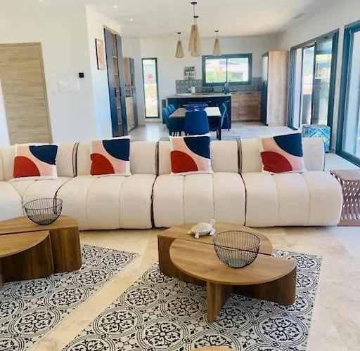 Vue Et Piscine Privee