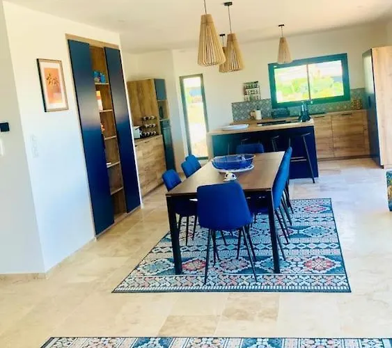 Vue Et Piscine Privee *