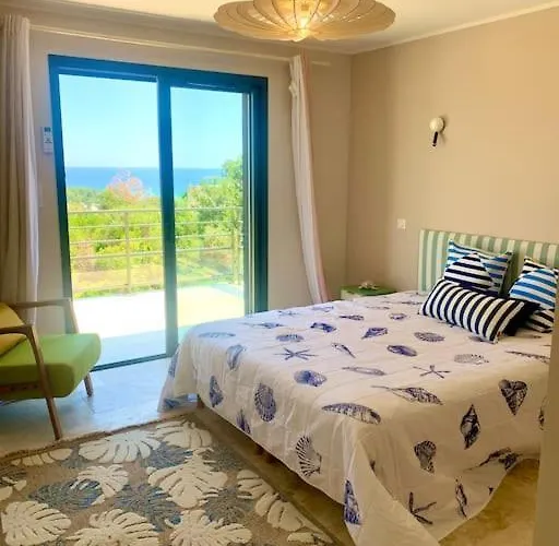 Vue Et Piscine Privee